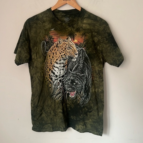 The Mountain Graphic Tee Two Jaguars Green size Medium ^ - Picture 2 of 7